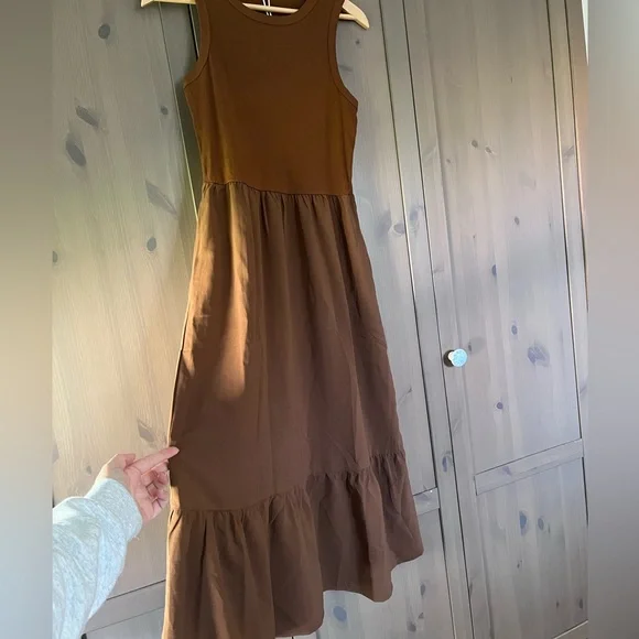 Sleeveless Brown Maxi Dress 🐻 - Picture 2 of 5